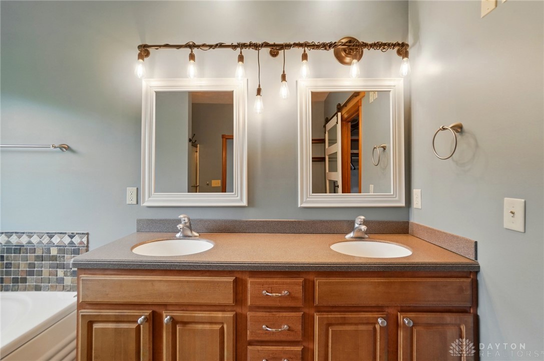 2619 Fox Hollow Road, Springfield, Ohio image 23