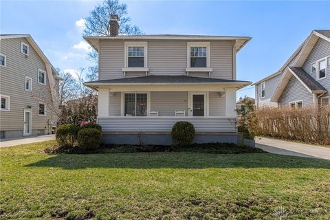 Photo of 30 Dellwood Avenue, Oakwood, OH 45419 (MLS # 952958)