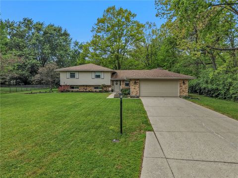 Photo of 8509 Garnet Drive, Washington Twp, OH 45458 (MLS # 958387)