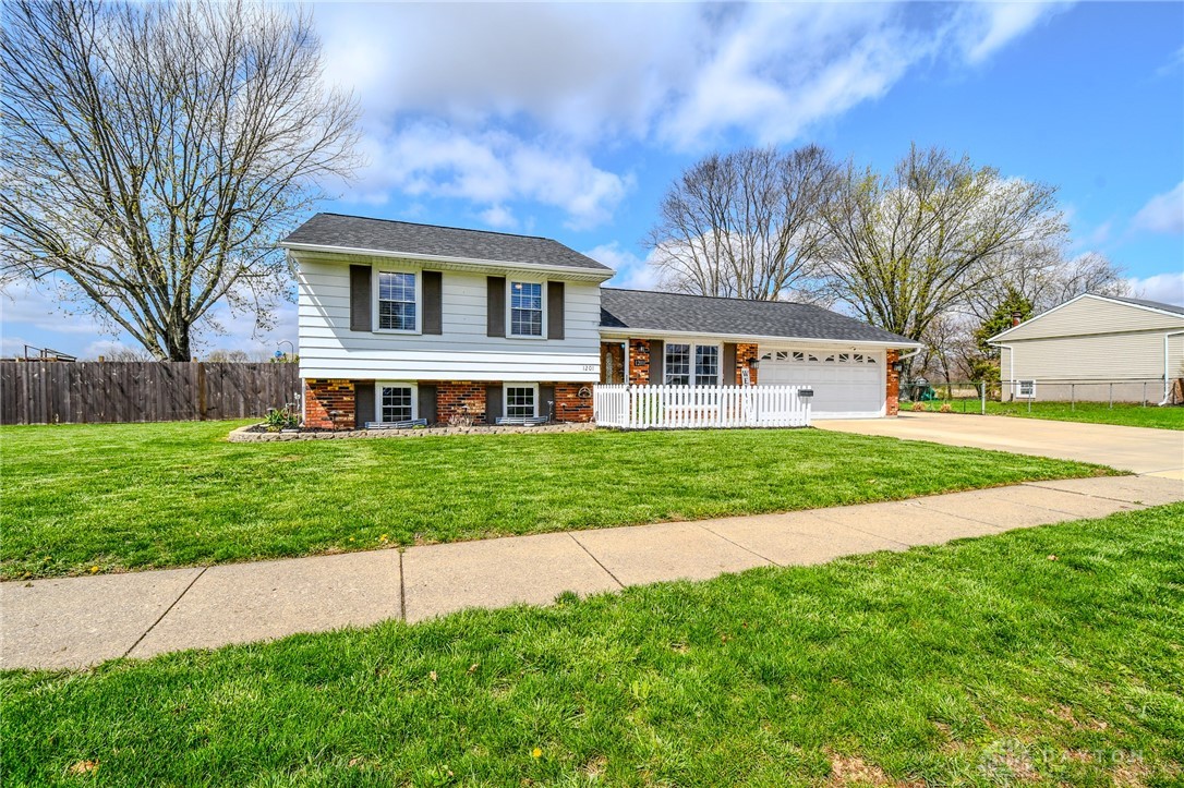 1201 Edgebrook Avenue, New Carlisle, Ohio image 2