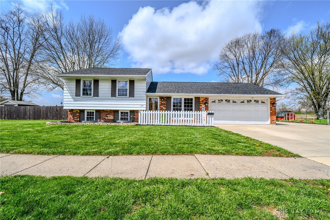 1201 Edgebrook Avenue, New Carlisle, Ohio image 4