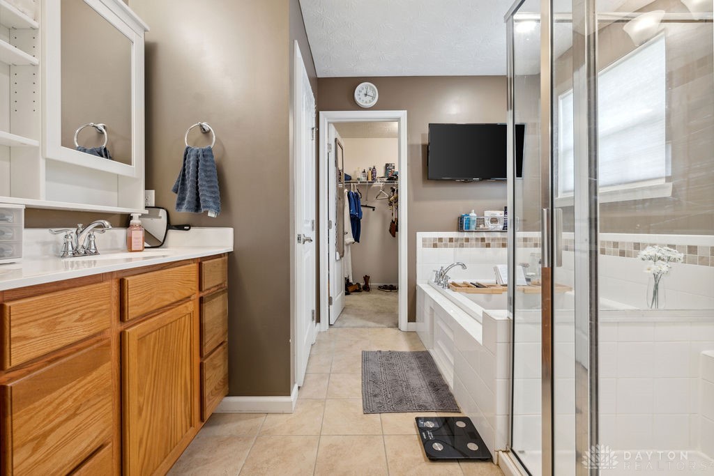 1242 Scarlet Oak Drive, Tipp City, Ohio image 36