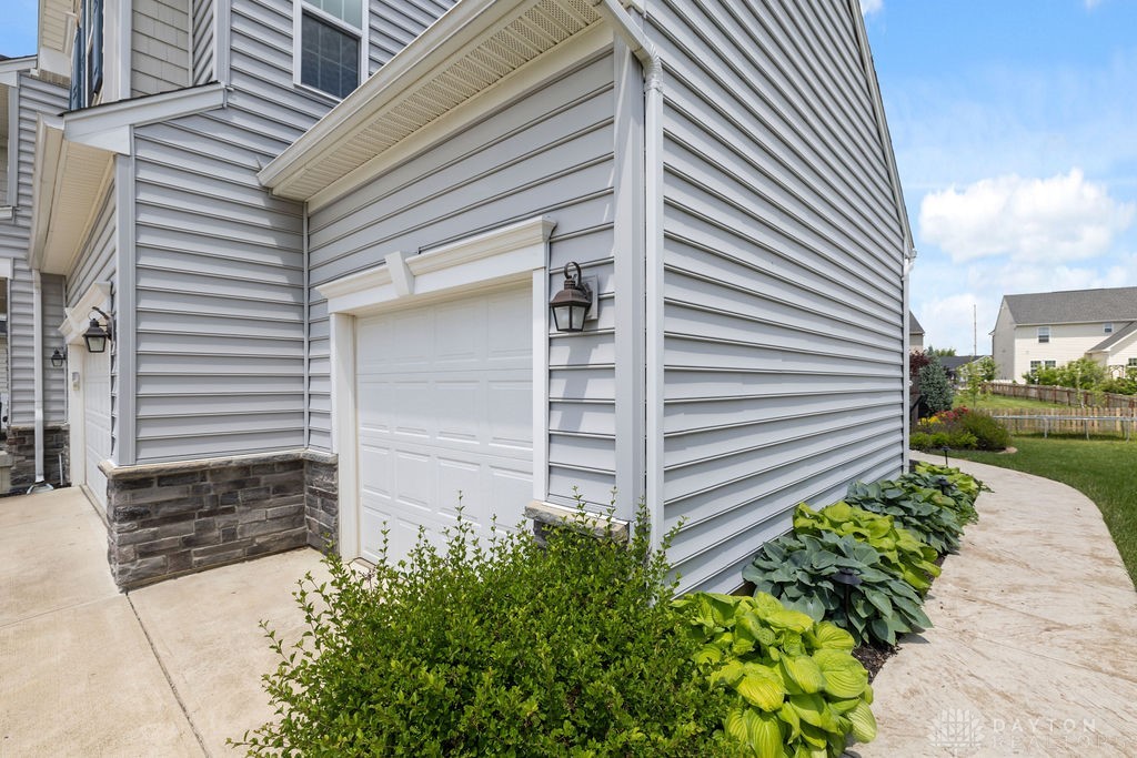 1242 Scarlet Oak Drive, Tipp City, Ohio image 44