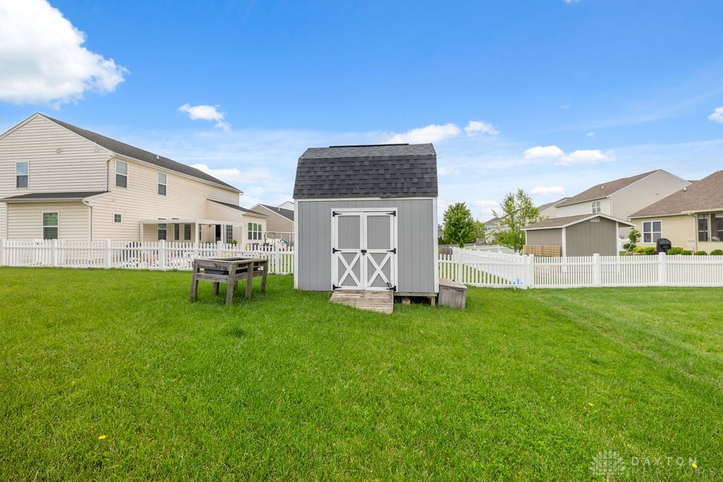1242 Scarlet Oak Drive, Tipp City, Ohio image 39