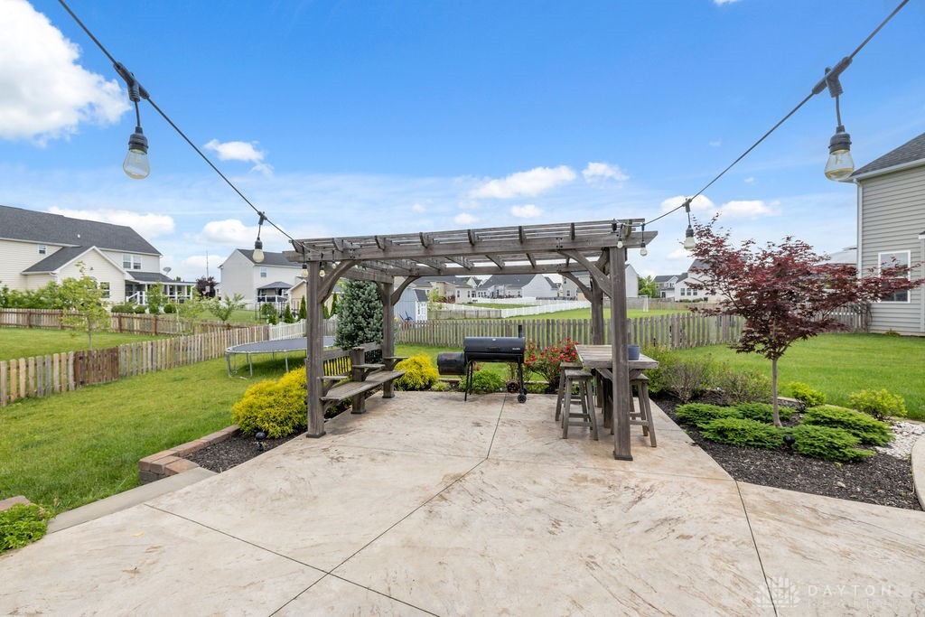 1242 Scarlet Oak Drive, Tipp City, Ohio image 42