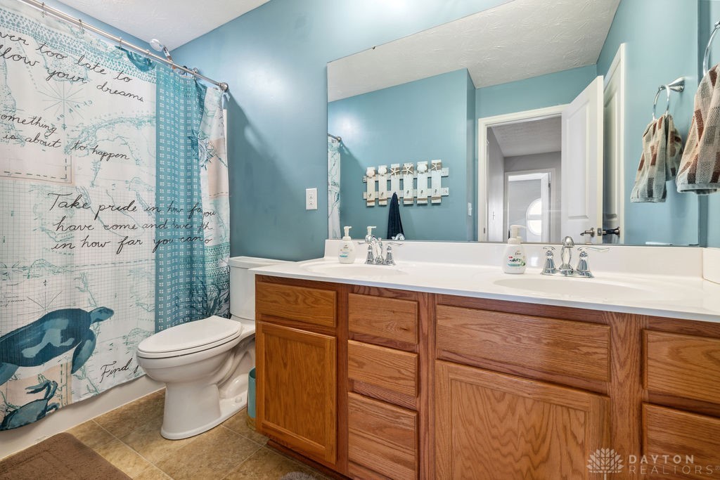 1242 Scarlet Oak Drive, Tipp City, Ohio image 24