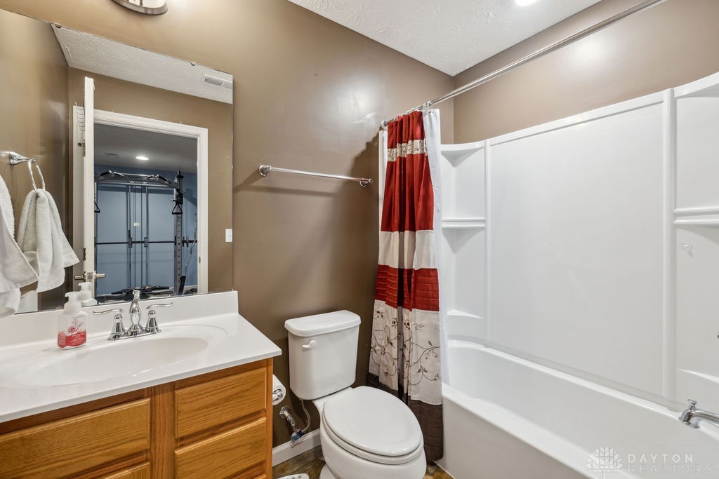 1242 Scarlet Oak Drive, Tipp City, Ohio image 20