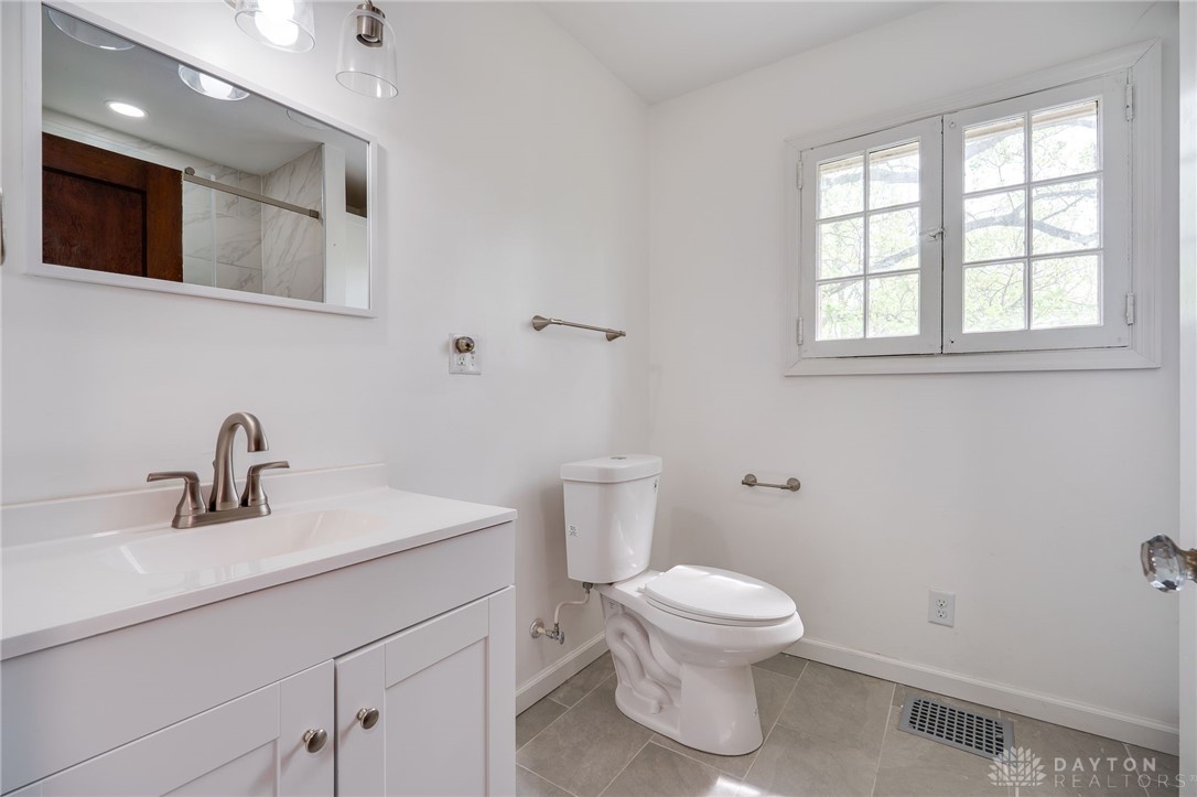 825 Far Hills Avenue, Oakwood, Ohio image 26