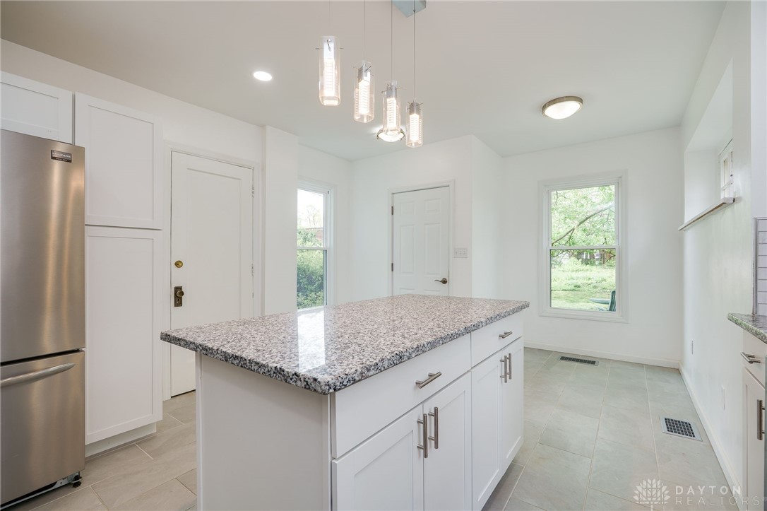 825 Far Hills Avenue, Oakwood, Ohio image 18