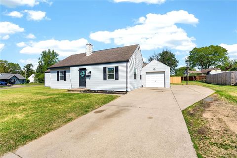 Photo of 228 N Washington Boulevard, Hamilton, OH 45013 (MLS # 957288)