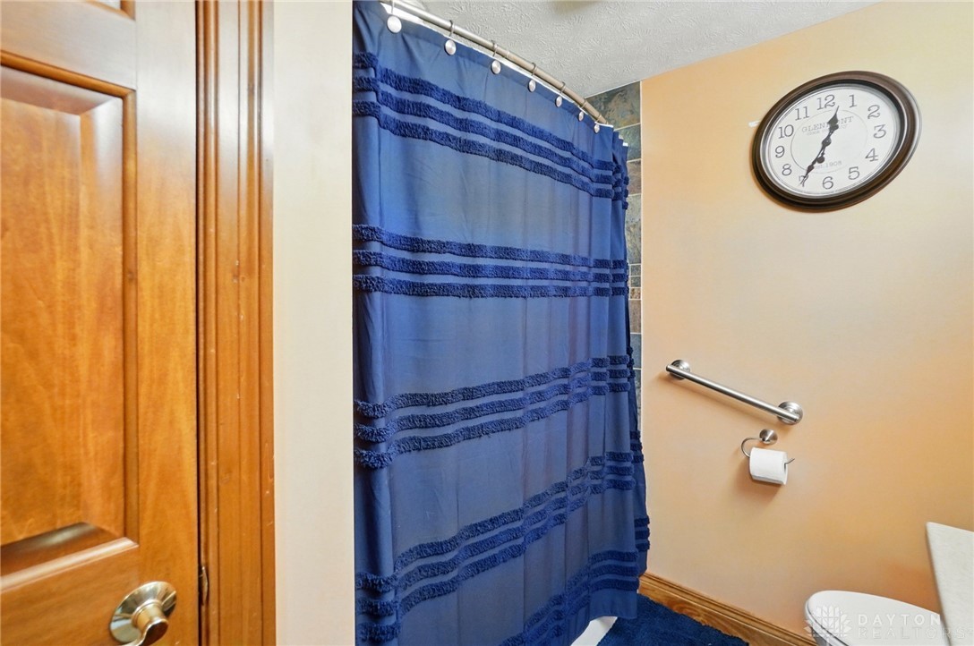 4561 Willowbrook Drive, Springfield, Ohio image 32