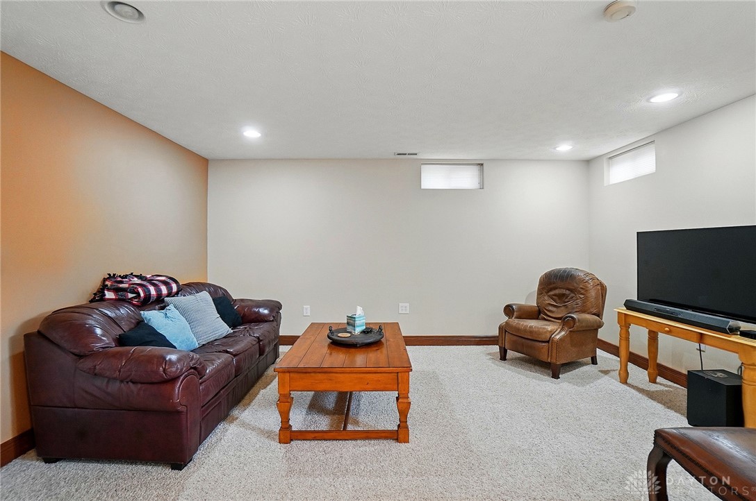 4561 Willowbrook Drive, Springfield, Ohio image 43
