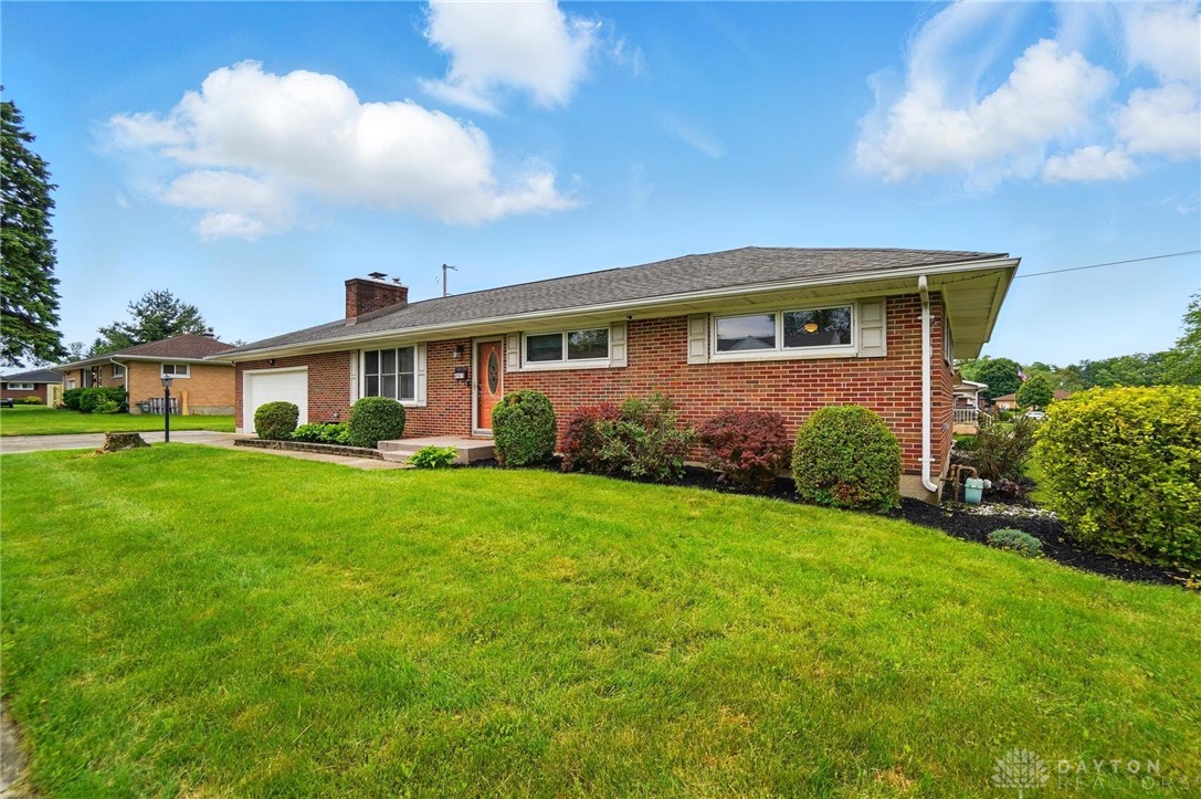 4561 Willowbrook Drive, Springfield, Ohio image 3