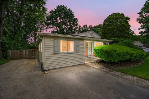 Photo of 19 Miamiview Drive, Loveland, OH 45140 (MLS # 959316)