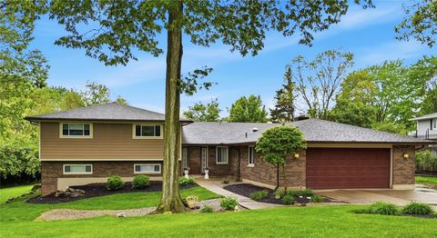 Photo of 7715 Park Creek Drive, Centerville, OH 45459 (MLS # 958016)