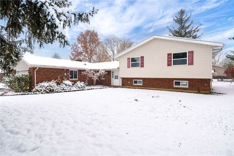 Photo of 7602 Pelbrook Farm Drive, Dayton, OH 45459 (MLS # 947518)