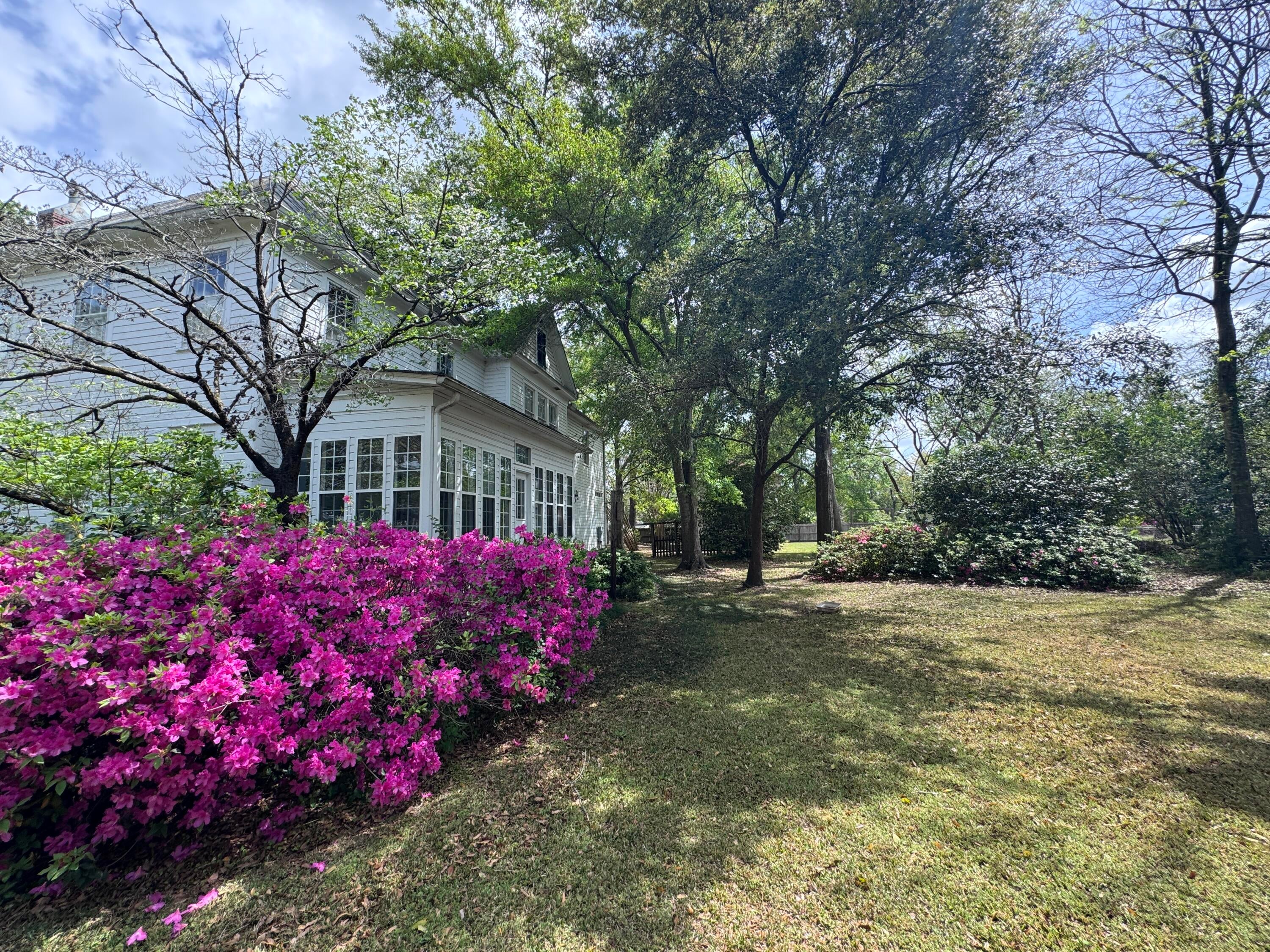 5 S Rosemary Avenue