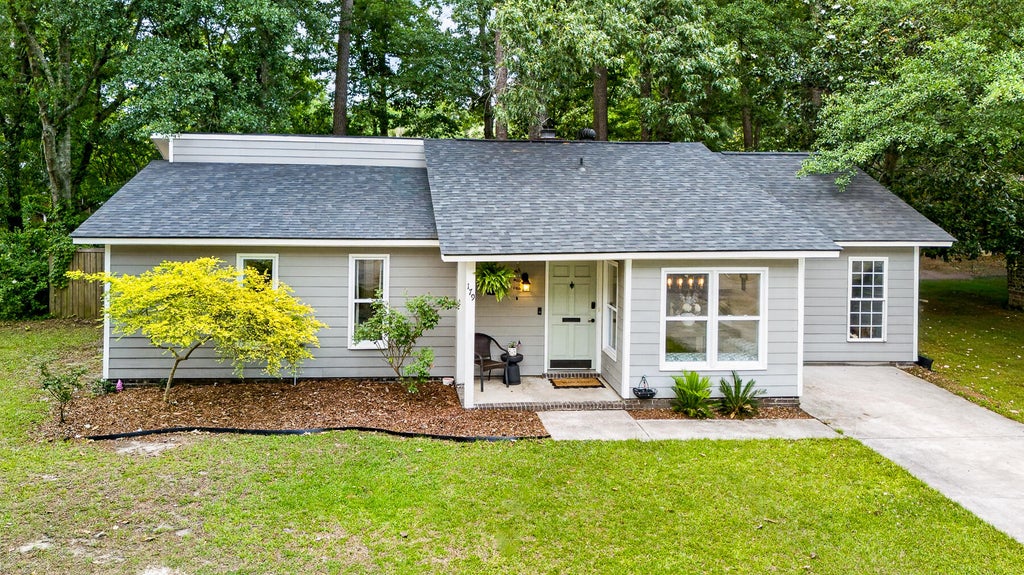Photo of 179 Braly Drive, Summerville, SC 29485 (MLS # 26016041)