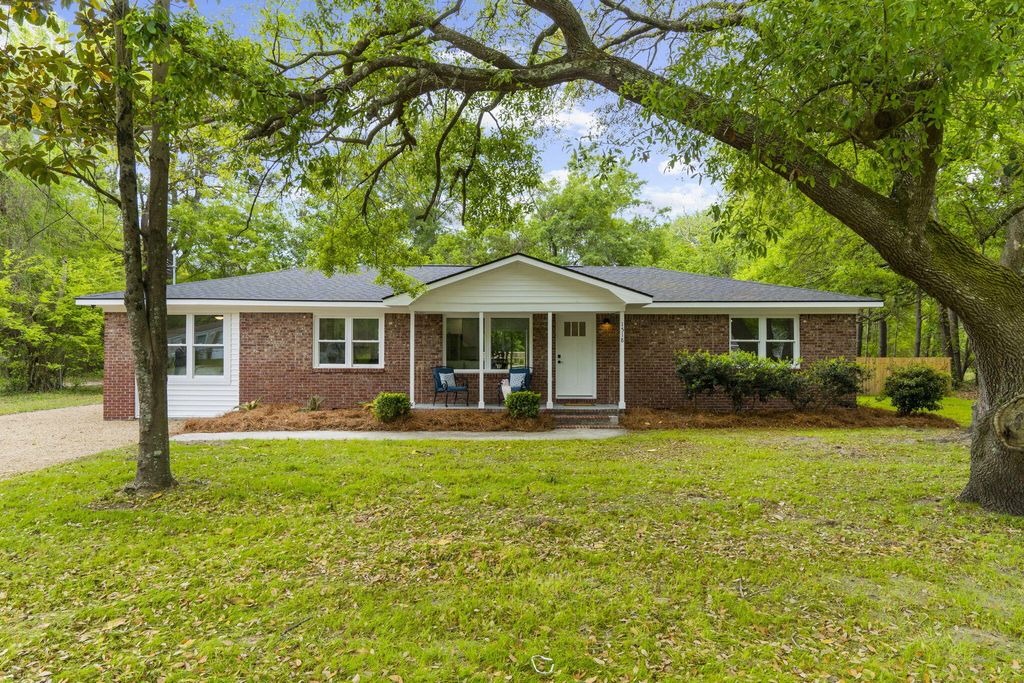 Photo of 1518 Scott Hill Road, Charleston, SC 29412 (MLS # 26010001)