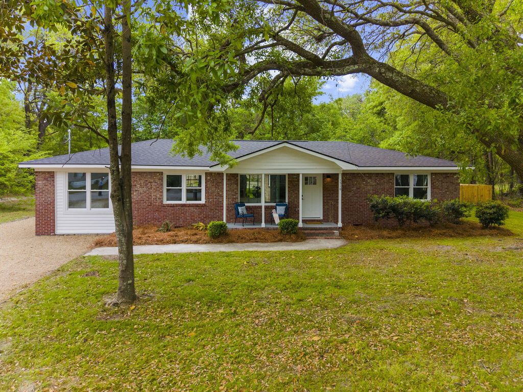 Photo of 1518 Scott Hill Road, Charleston, SC 29412 (MLS # 26010001)