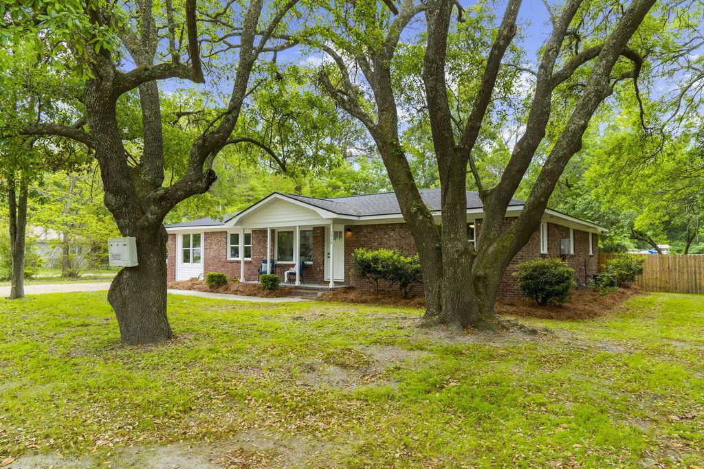 Photo of 1518 Scott Hill Road, Charleston, SC 29412 (MLS # 26010001)