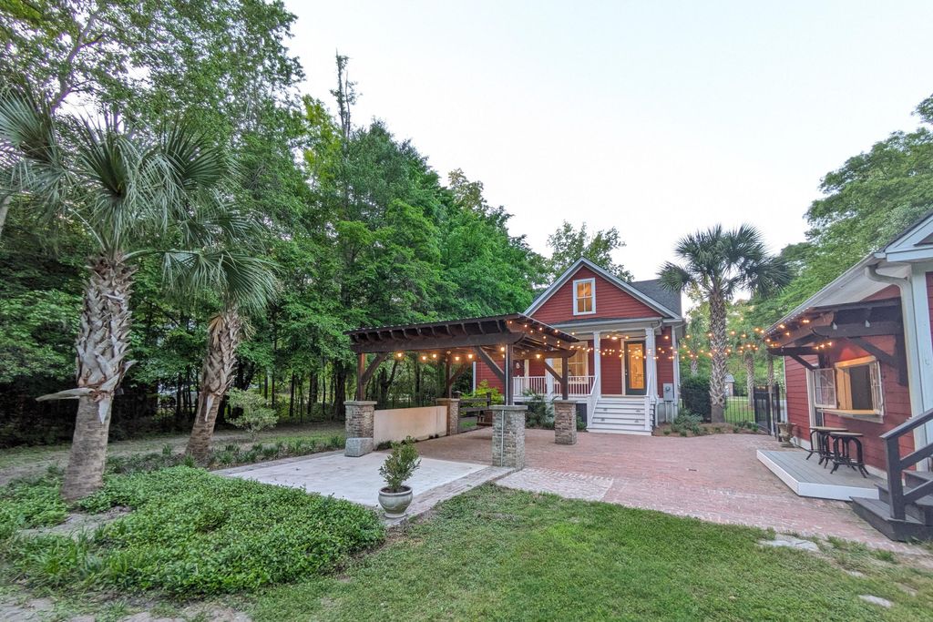 Photo of 117 Deer Street, Summerville, SC 29485 (MLS # 26010735)