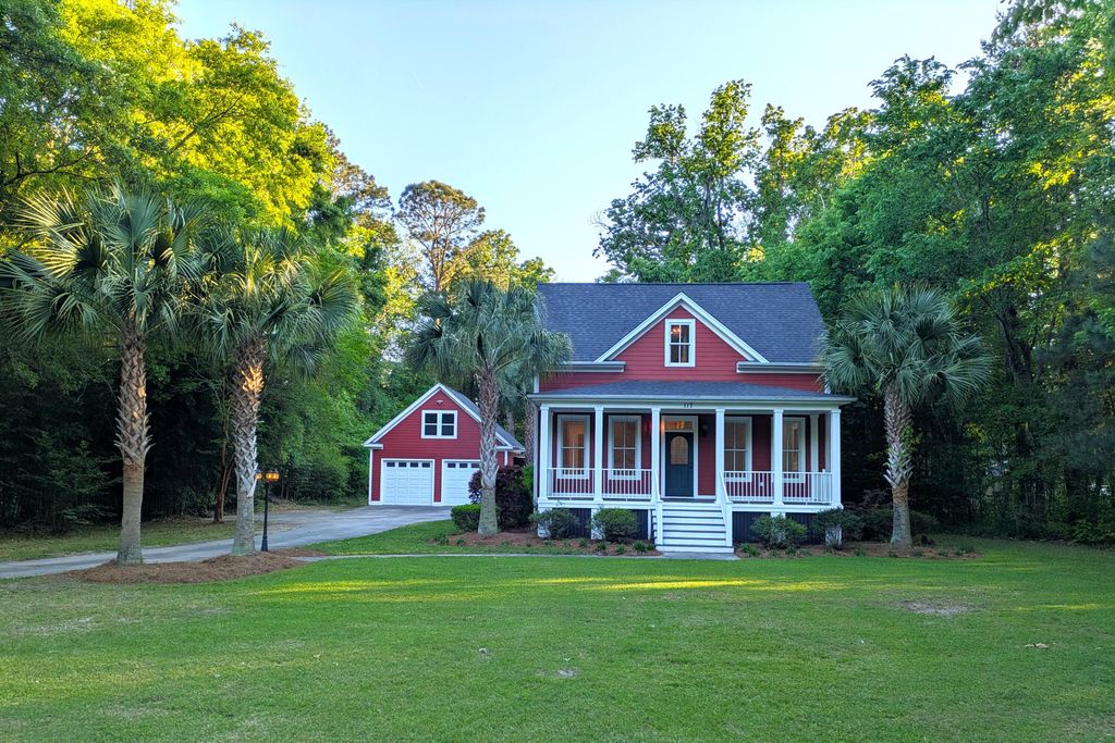 Photo of 117 Deer Street, Summerville, SC 29485 (MLS # 26010735)