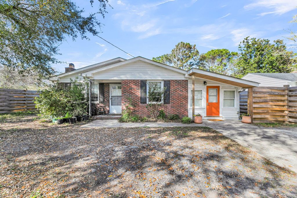 Photo of 1514 Balsam Street, Charleston, SC 29407 (MLS # 26006408)