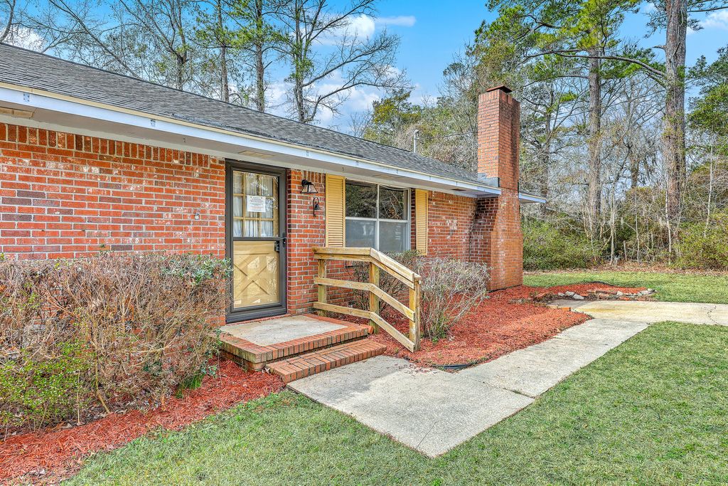 Photo of 1218 Dennis Boulevard, Moncks Corner, SC 29461 (MLS # 25031159)