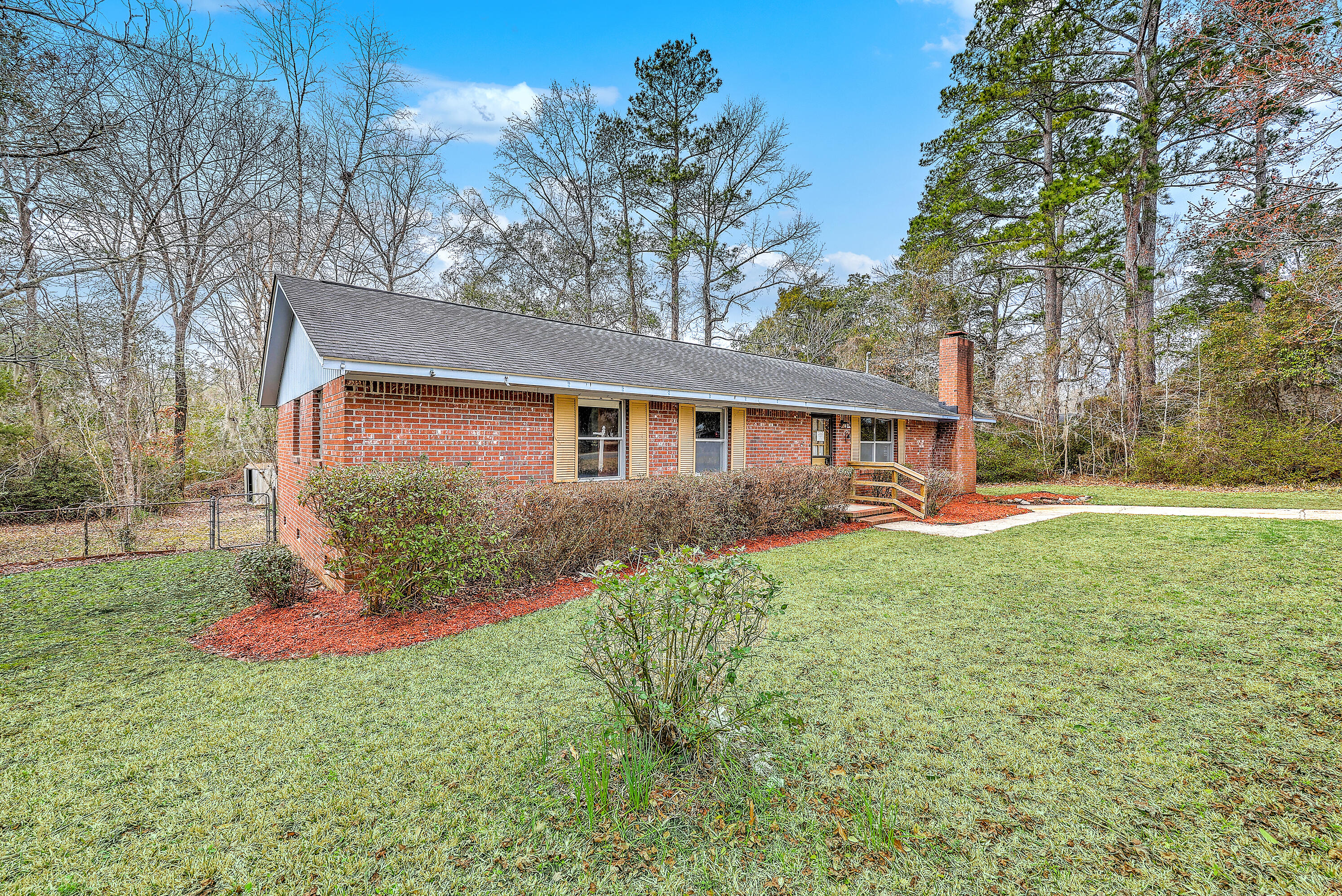 1218 Dennis Boulevard