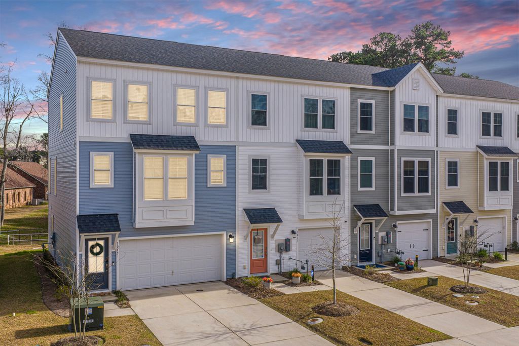 Photo of 1015 Pettiford Place, Hanahan, SC 29410 (MLS # 26001428)