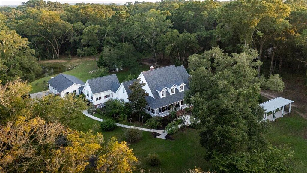 Photo of 6949 Maybank Highway, Wadmalaw Island, SC 29487 (MLS # 25030094)