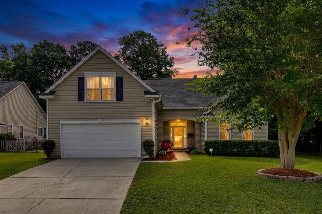 Photo of 822 Paran Oaks Drive, Charleston, SC 29414 (MLS # 26014443)