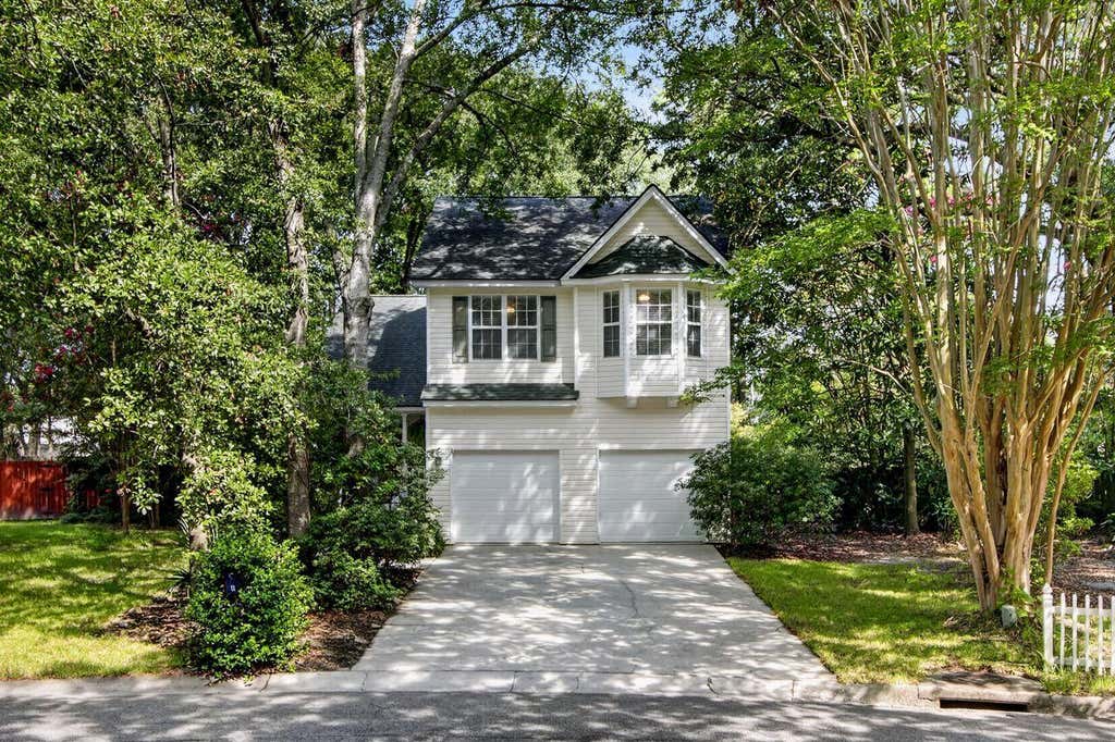 Photo of 8 Latham Circle, Charleston, SC 29407 (MLS # 26023261)