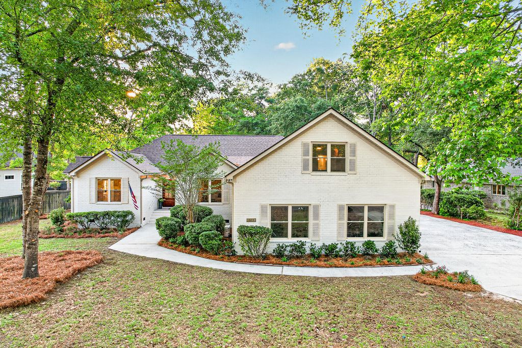Photo of 303 Ayers Circle, Summerville, SC 29485 (MLS # 26017981)