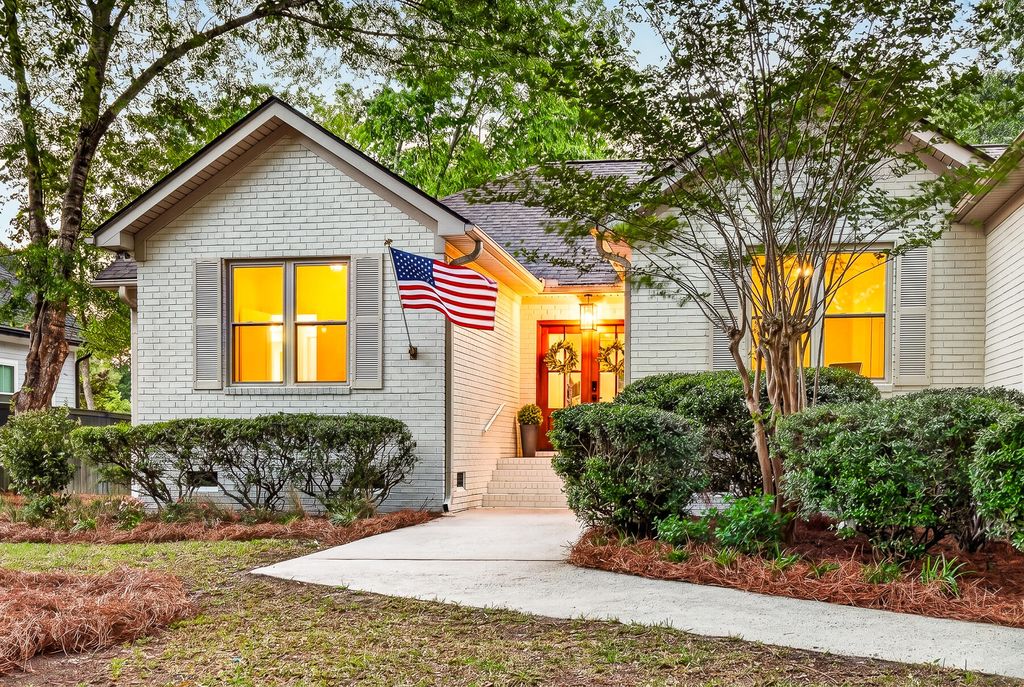 Photo of 303 Ayers Circle, Summerville, SC 29485 (MLS # 26017981)