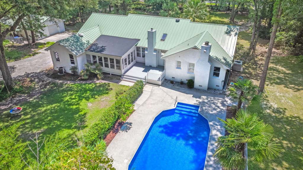 Photo of 304 Woodland Drive, Summerville, SC 29485 (MLS # 26021001)