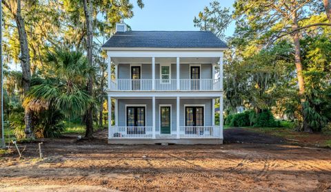 Photo of 2 Albert Street, Beaufort, SC 29902 (MLS # 25028856) Photo of 2 Albert Street, Beaufort, SC 29902 (MLS # 25028856)