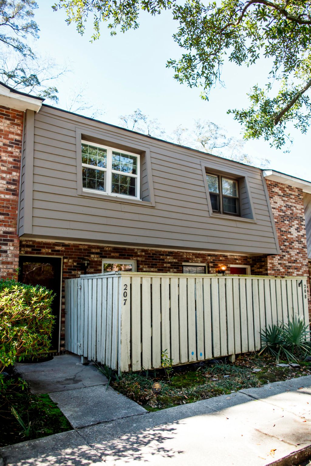 Photo of 207 Saint Charles Court, Charleston, SC 29407 (MLS # 26004683)