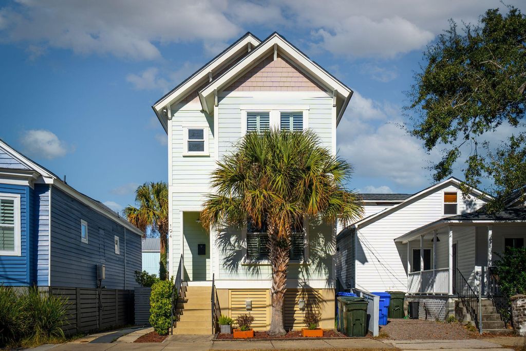 Photo of 194 Fishburne Street, Charleston, SC 29403 (MLS # 25032886)