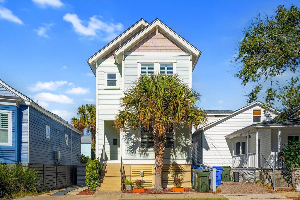 Photo of 194 Fishburne Street, Charleston, SC 29403 (MLS # 25032886)