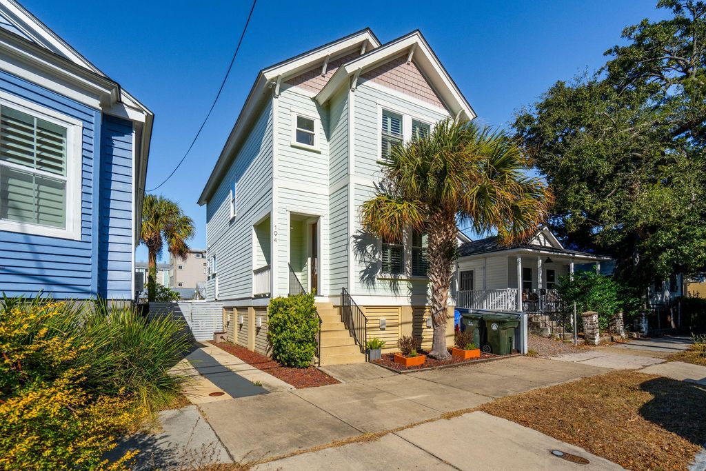 Photo of 194 Fishburne Street, Charleston, SC 29403 (MLS # 25032886)