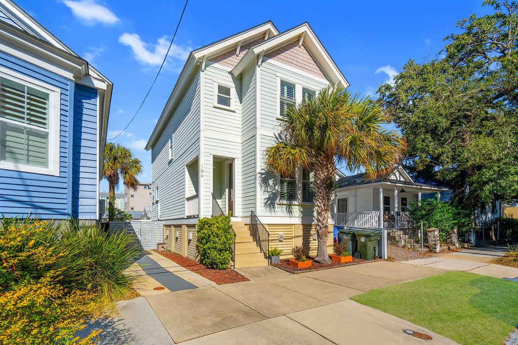 Photo of 194 Fishburne Street, Charleston, SC 29403 (MLS # 25032886)