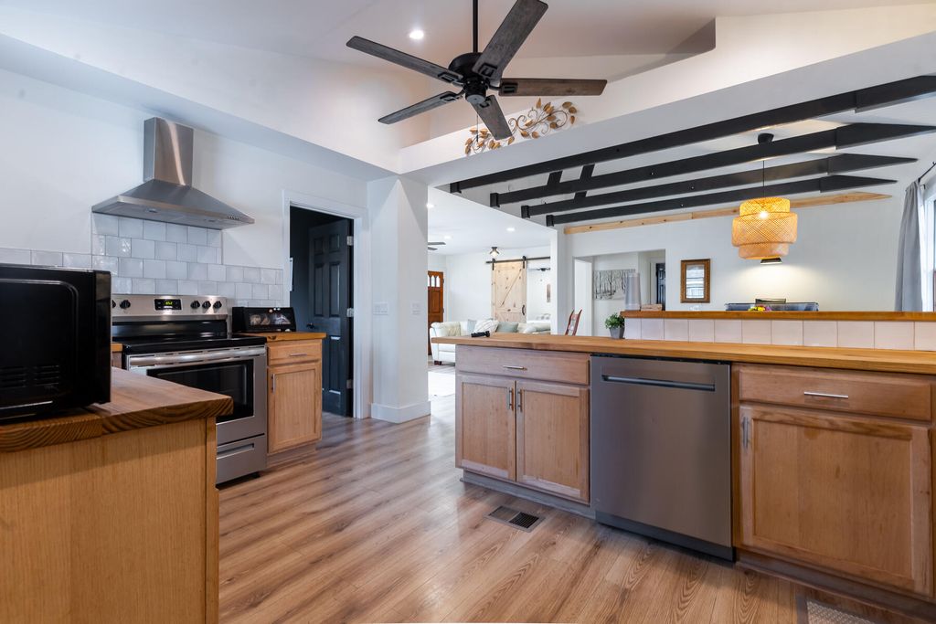 Photo of 111 Circle Drive, Summerville, SC 29485 (MLS # 26003006)