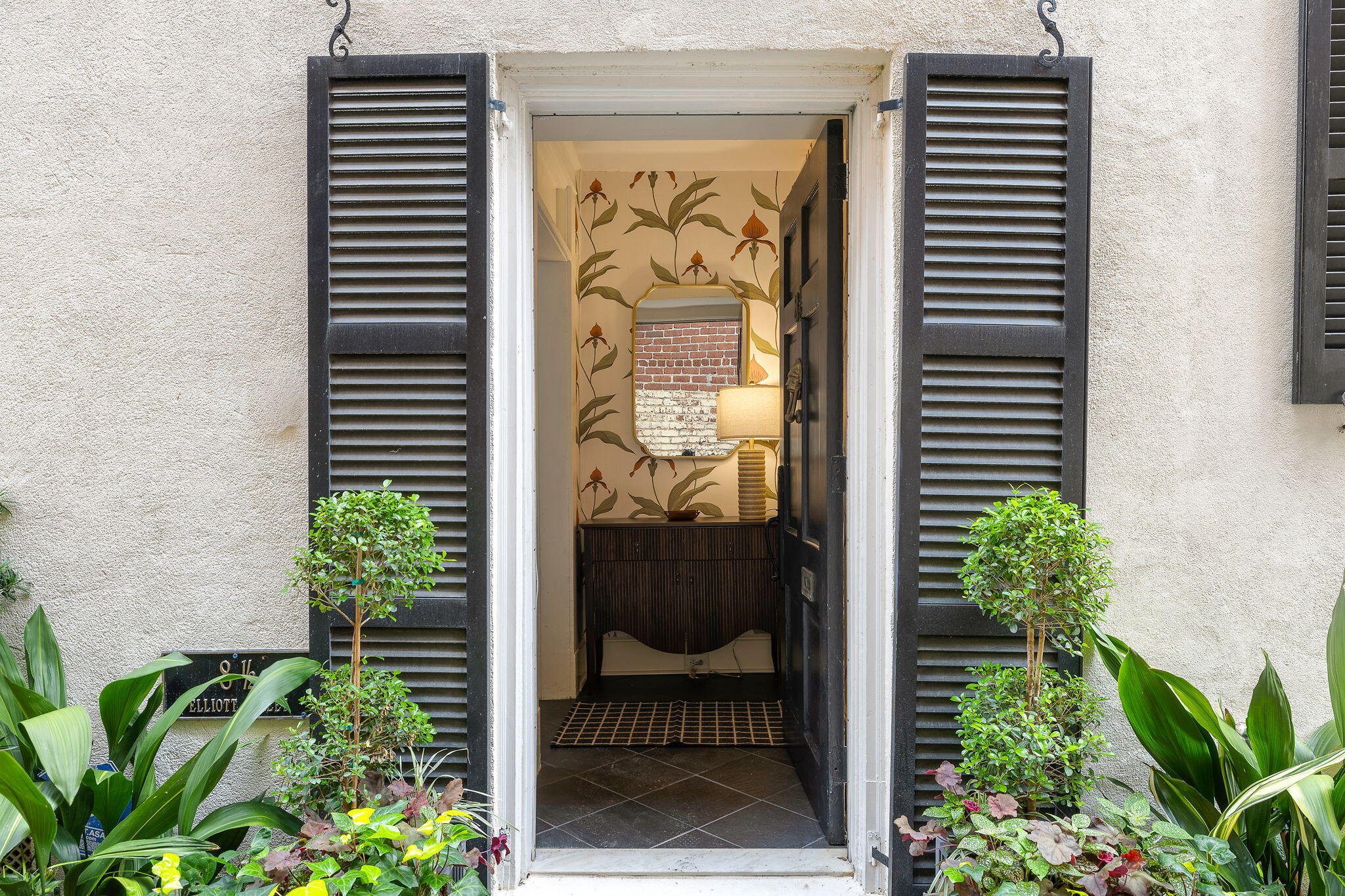 8 1/2 Elliott St.