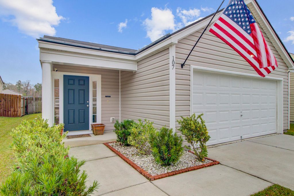 Photo of 107 Brittondale Road, Summerville, SC 29485 (MLS # 25032120)