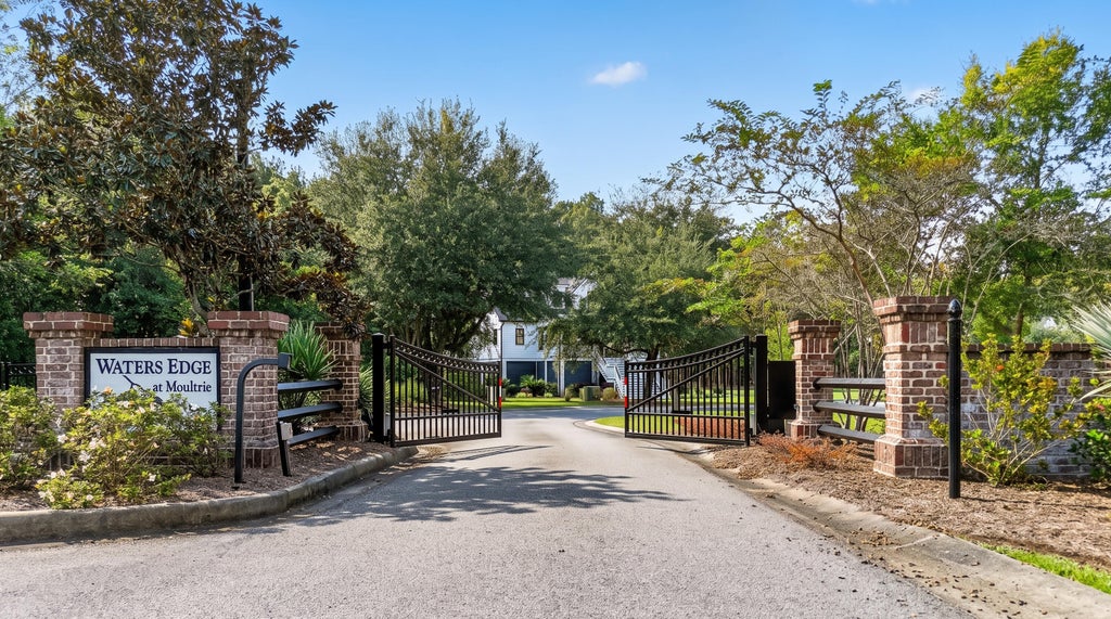 Photo of 102 Waters Edge Lane, Moncks Corner, SC 29461 (MLS # 26027432)