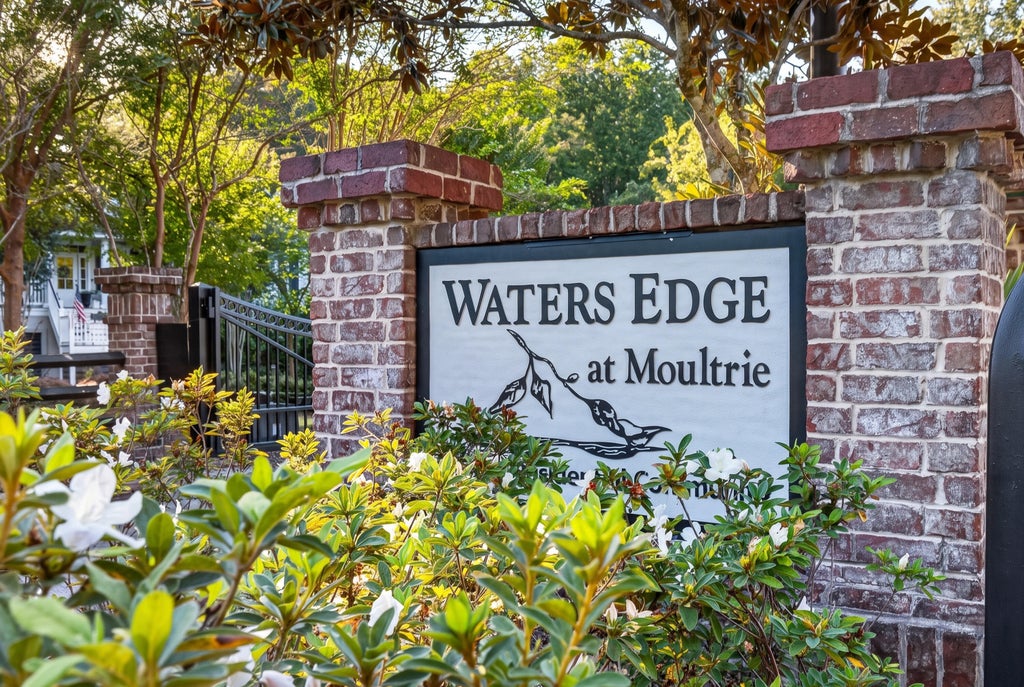 Photo of 102 Waters Edge Lane, Moncks Corner, SC 29461 (MLS # 26027432)
