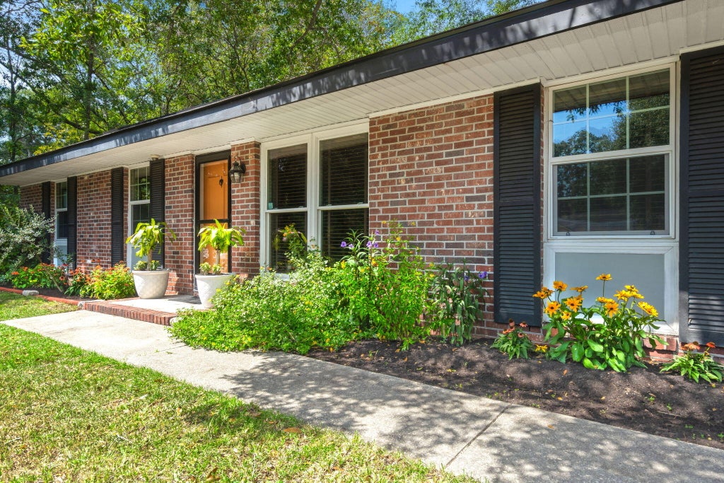 Photo of 1047 Honeysuckle Lane, Charleston, SC 29412 (MLS # 26025957)