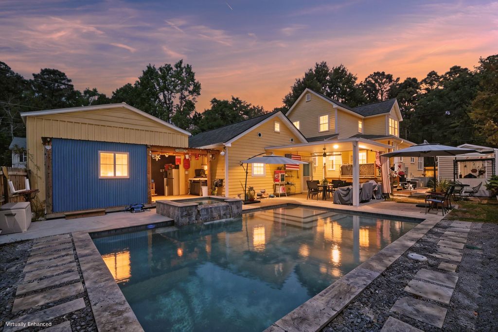Photo of 202 W Pine Street, Summerville, SC 29485 (MLS # 26013140)
